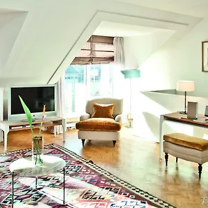 4* מלון Cortiina